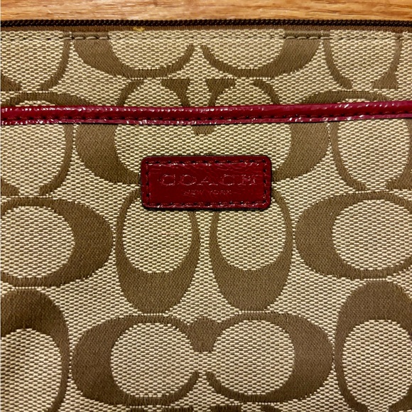 PARK SIGNATURE MEDIUM WRISTLET (COACH F51685) Khaki/burgundy Great used shape - Picture 5 of 16